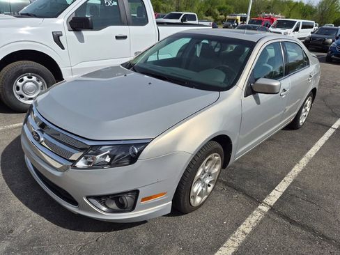 Used 2010 Ford Fusion SE FWD image 1