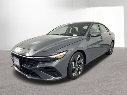 Used 2025 Hyundai Elantra SEL FWD image 24