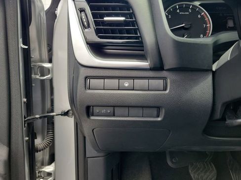 Used 2021 Nissan Rogue SV FWD image 14