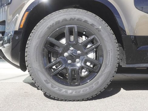 New 2026 Land Rover Defender 110 X-Dynamic SE image 34