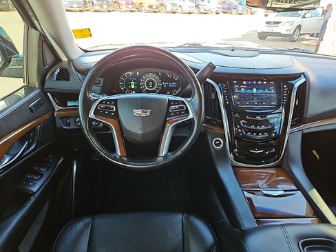 Used 2019 Cadillac Escalade ESV Luxury image 9