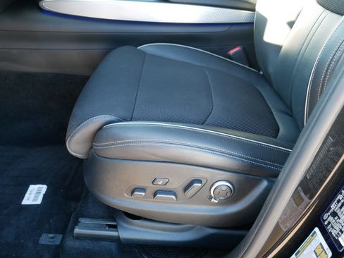 Used 2023 Genesis GV70 2.5T w/ Sport Prestige Package image 20