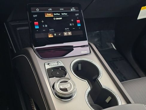 New 2027 Cadillac Vistiq Luxury AWD/4WD image 34