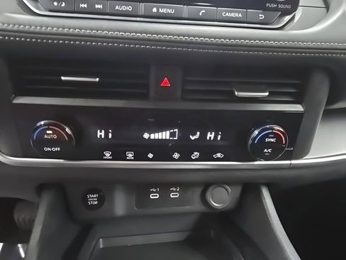 Used 2025 Nissan Rogue SV image 25