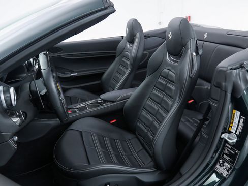 Certified 2023 Ferrari Portofino M image 8