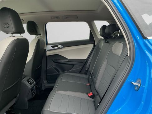 New 2025 Volkswagen Taos SE image 13