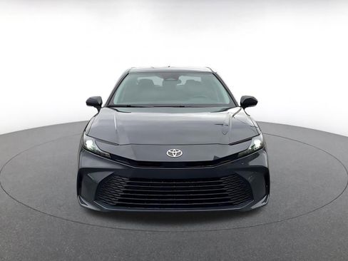 Used 2025 Toyota Camry LE image 4