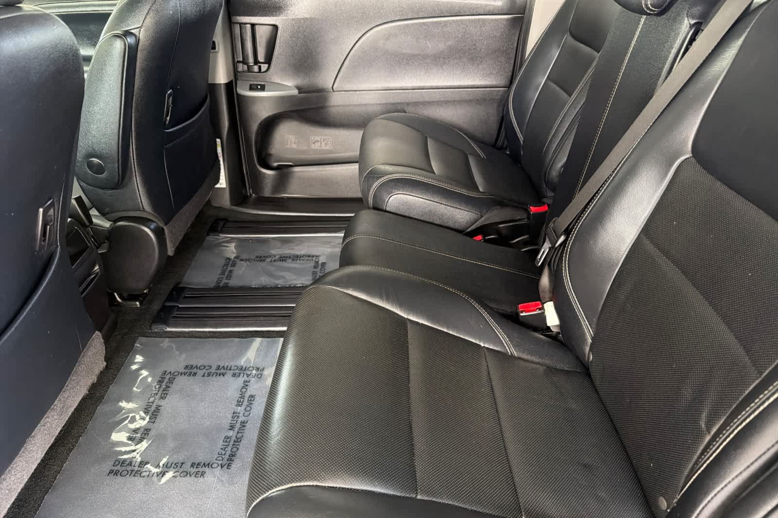 Used 2016 Toyota Sienna SE FWD image 4