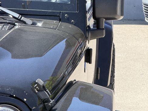Used 2015 Jeep Wrangler Unlimited Sahara AWD/4WD image 21