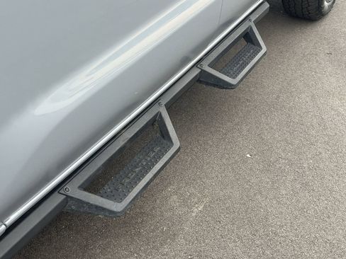 Used 2025 Nissan Frontier PRO-4X image 27