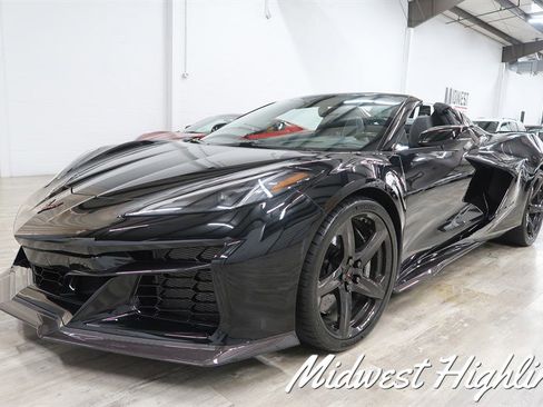 Used 2023 Chevrolet Corvette Z06 RWD image 13