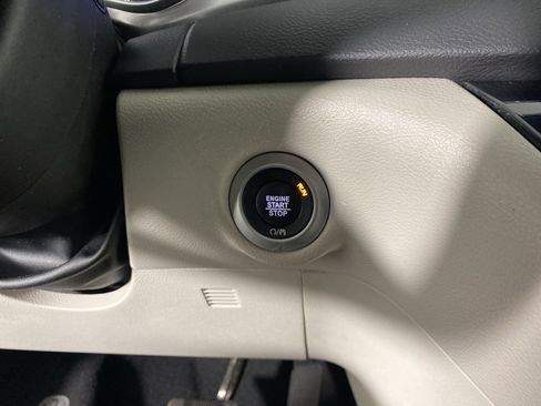 Used 2024 Chrysler Pacifica Touring-L image 25