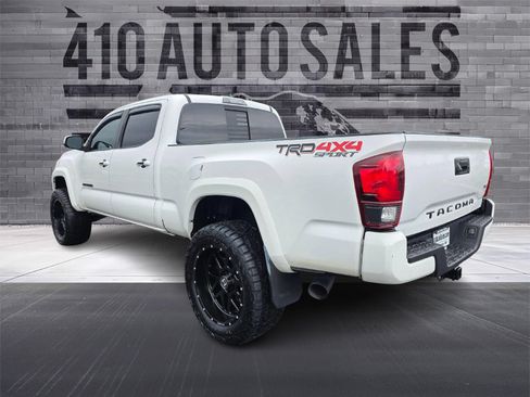 Used 2018 Toyota Tacoma TRD Sport AWD/4WD image 8