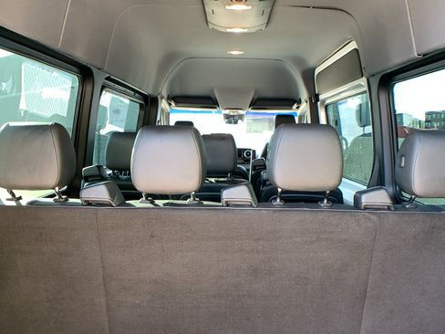 Used 2021 Mercedes-Benz Sprinter 2500 image 31