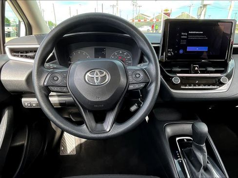 Used 2025 Toyota Corolla LE image 6
