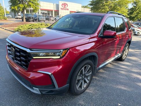 Used 2023 Honda Pilot Touring image 2