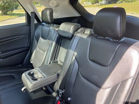 Used 2022 Ford Edge Titanium image 25