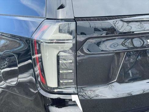 New 2026 Chevrolet Suburban LT image 8