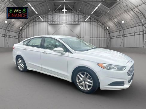 Used 2016 Ford Fusion SE image 3