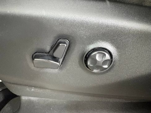 Used 2019 Chrysler Pacifica Touring-L FWD image 14