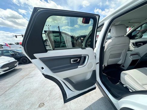 Used 2019 Land Rover Discovery Sport SE AWD/4WD image 14