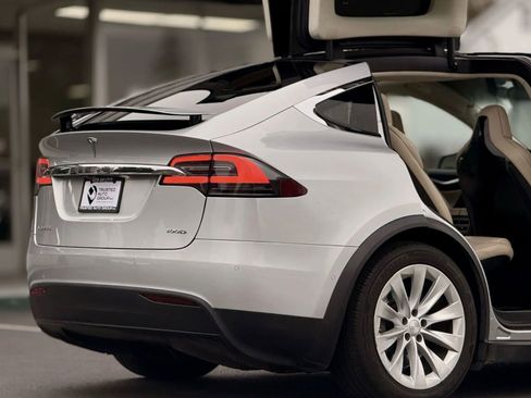 Used 2017 Tesla Model X 100D image 9