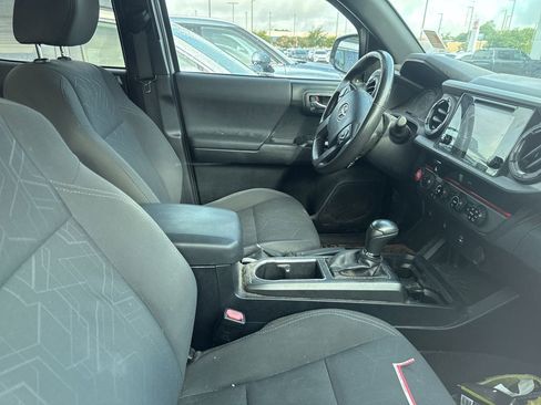 Used 2017 Toyota Tacoma TRD Sport w/ Tow Package (A/T) AWD/4WD image 6