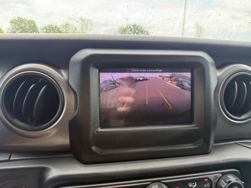 Used 2023 Jeep Wrangler Unlimited AWD/4WD image 15