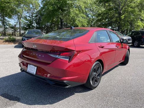 Used 2021 Hyundai Elantra SEL w/ Convenience Package FWD image 3
