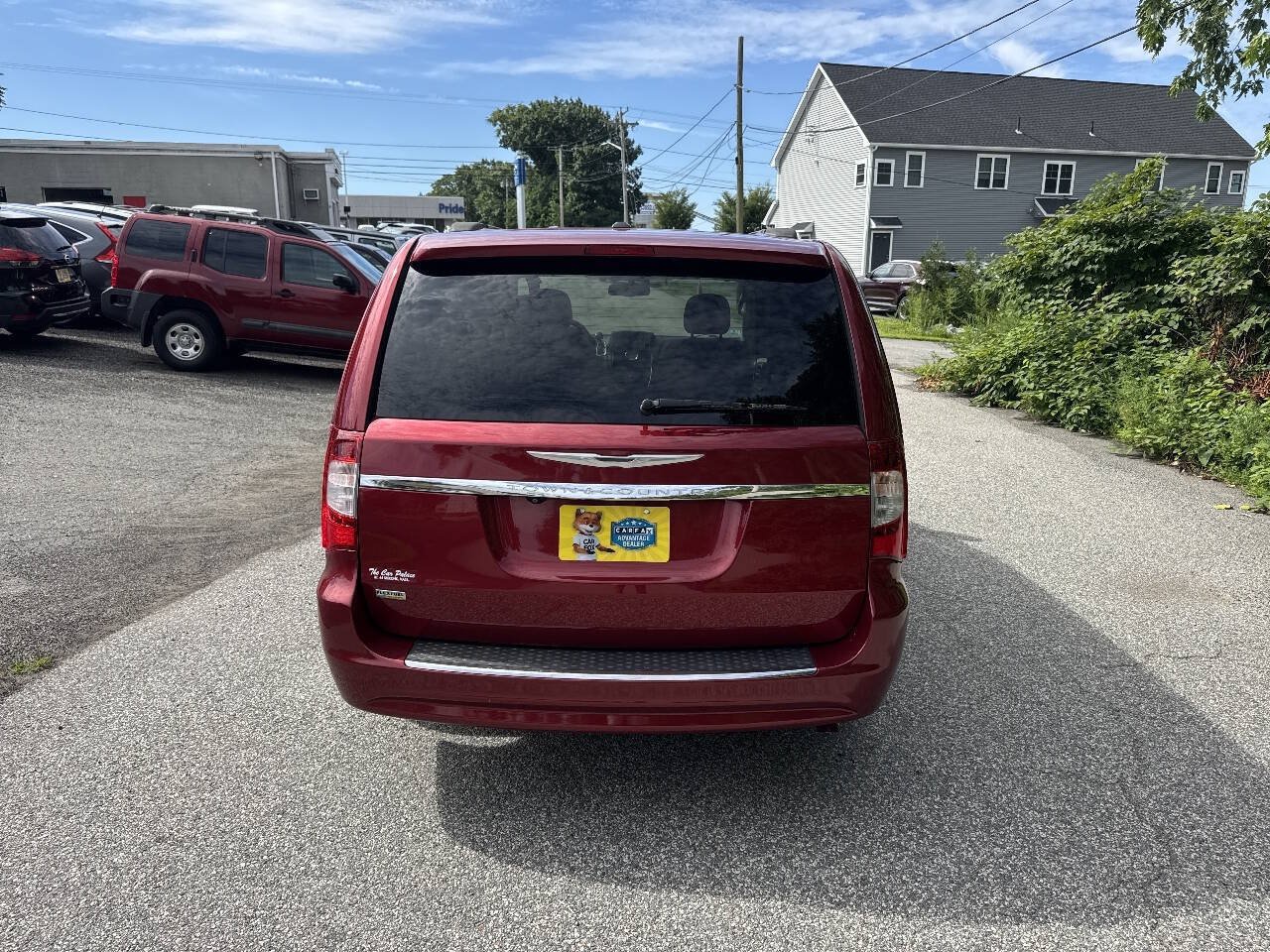 Used 2013 Chrysler Town & Country Touring FWD image 7