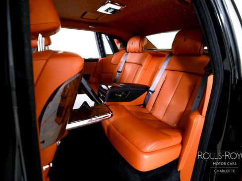 Used 2018 Rolls-Royce Phantom Sedan image 19