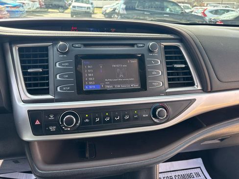 Used 2017 Toyota Highlander LE w/ Protection Package #3 image 17