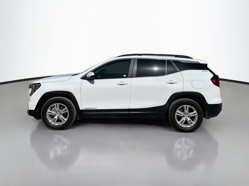 Used 2024 GMC Terrain SLE w/ Driver Convenience Package FWD image 4