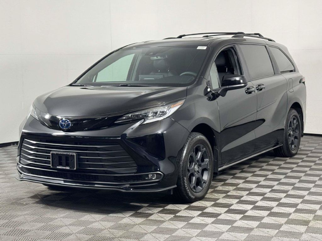 Used 2025 Toyota Sienna XLE Woodland Edition AWD/4WD image 7