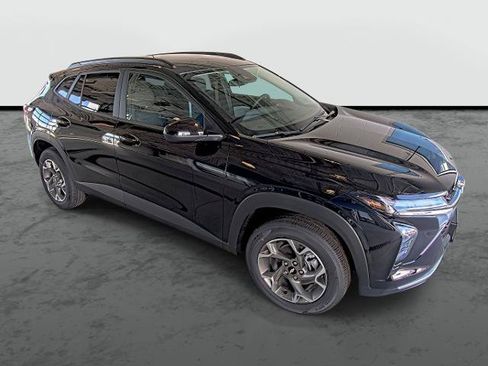 New 2026 Chevrolet Trax LT w/ Driver Confidence Package FWD image 4