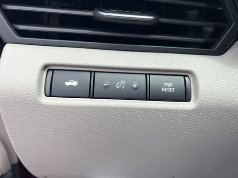 Used 2025 Nissan Altima 2.5 SV FWD image 10