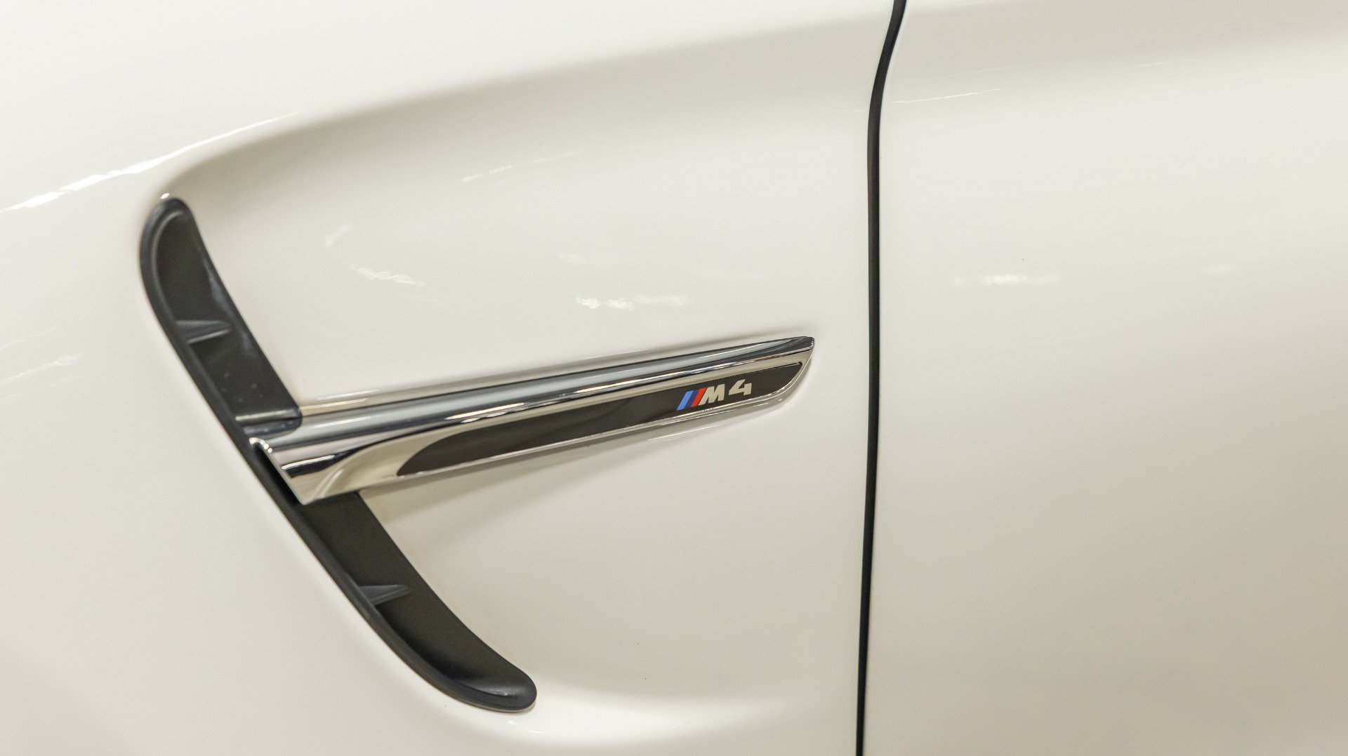 Used 2016 BMW M4 Convertible RWD image 16
