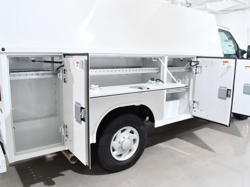 New 2026 Ford E-350 and Econoline 350 Super Duty w/ Power Equipment Group RWD image 16