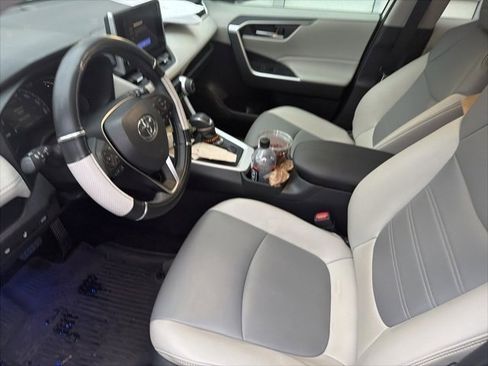 Used 2024 Toyota RAV4 XLE Premium image 5