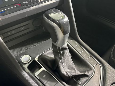 Used 2022 Volkswagen Tiguan SEL R-Line image 30