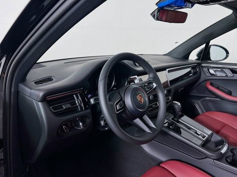 New 2026 Porsche Macan image 4
