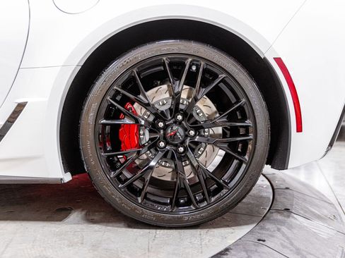 Used 2016 Chevrolet Corvette Z06 w/ 3LZ Preferred Equipment Group image 14