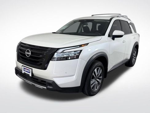 Used 2024 Nissan Pathfinder SL w/ Black Appearance Package FWD image 11