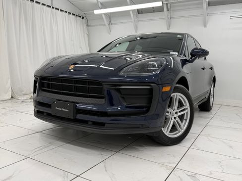 Certified 2022 Porsche Macan image 8