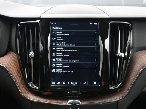 Used 2023 Volvo XC60 B5 Plus w/ Climate Package image 15