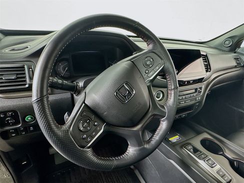 Used 2025 Honda Passport TrailSport image 9