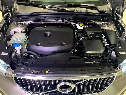 Used 2021 Volvo XC40 T4 Inscription FWD image 29