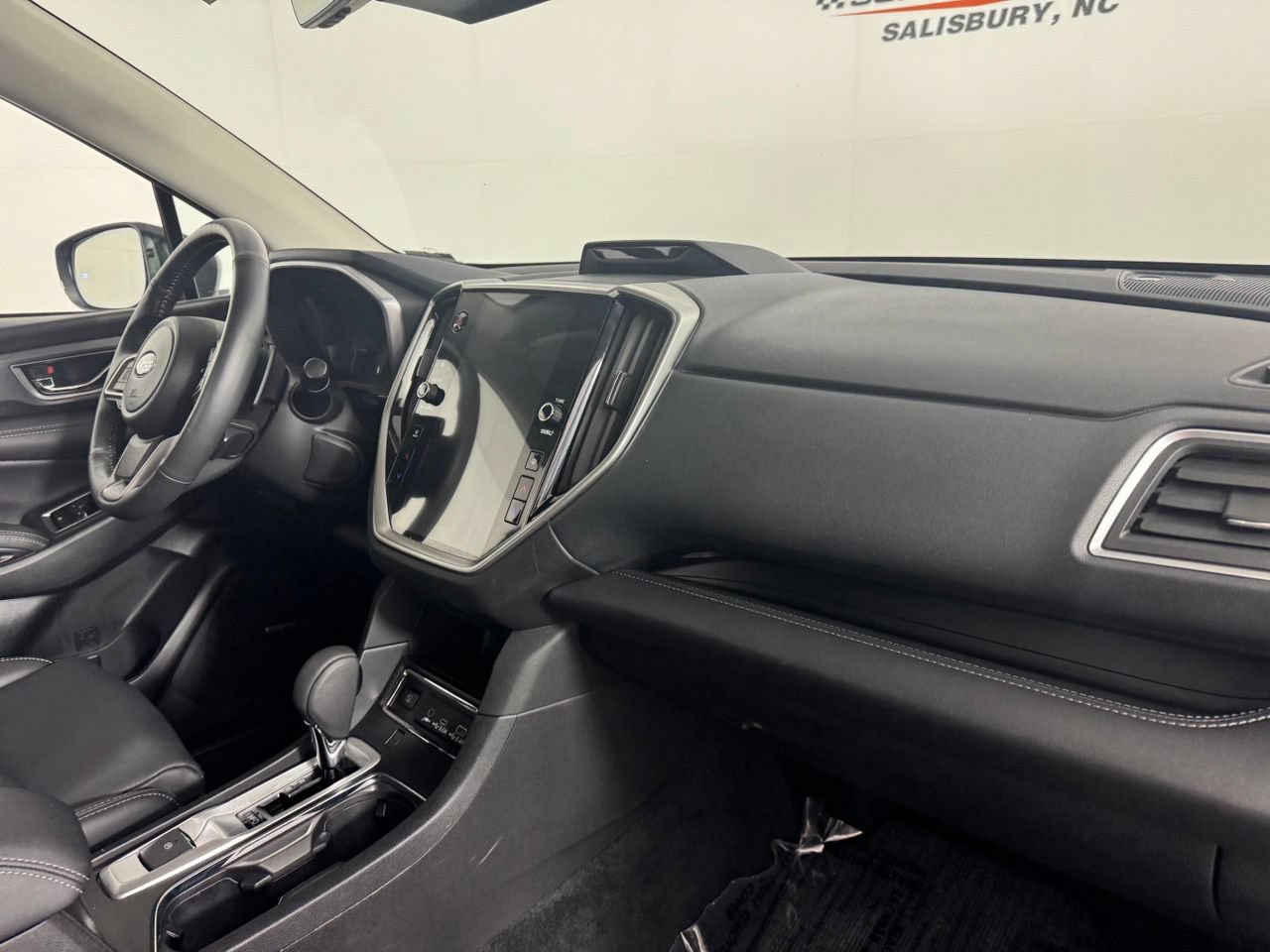 Used 2025 Subaru Ascent Limited w/ Popular Package #1 AWD/4WD image 36