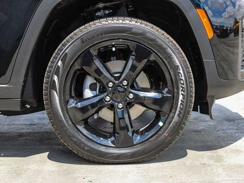 New 2026 Jeep Grand Cherokee Limited w/ Limited Altitude Package AWD/4WD image 11