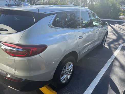 Used 2020 Buick Enclave Essence image 5